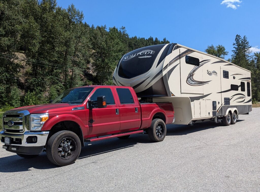 5th wheel and travel trailer towing service in Kelowna, BC